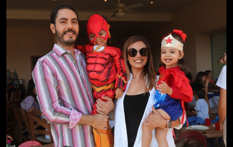 Ángel Vázquez, Mateo Labastida, Tery González y Luciana Labastida. GENTE BIEN JALISCO/Claudio Jimeno