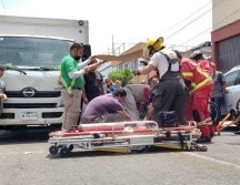 Un hombre de 50 años de edad se reporta grave de salud tras caer en el manubrio de su bicicleta en Guadalajara. ESPECIAL