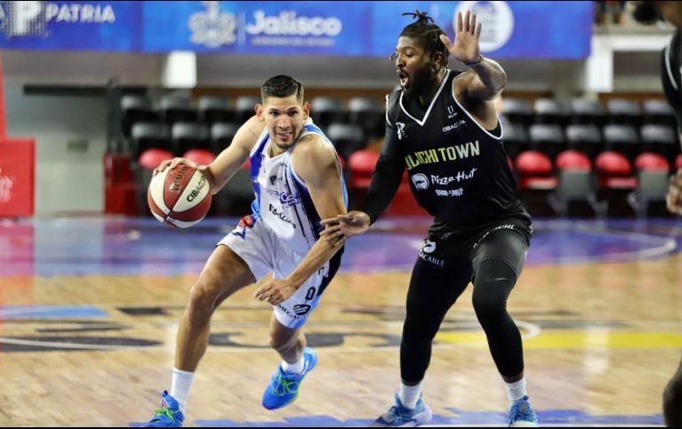 Tras otra gran demostración de baloncesto, la quinteta tapatía que dirige Alejandro Formento mantiene el paso perfecto en la Arena Astros. CORTESÍA / Astros
