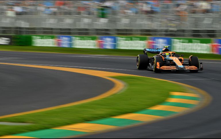 McLaren comenzó a encontrar ritmo en los instantes finales de la tercera práctica libre. EFE/J. Ross