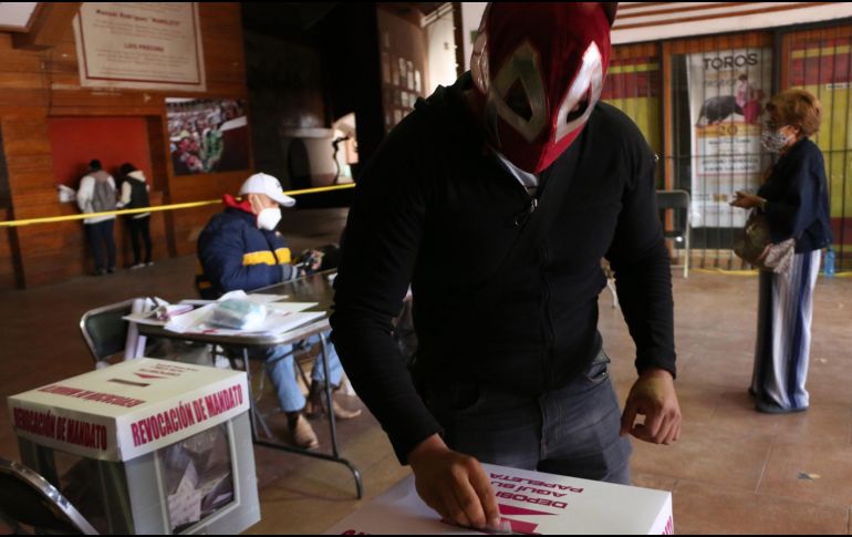 Morena aseguró que el pueblo dará el respaldo al Presidente de la República durante la revocación de mandato. EFE/ D. Martínez