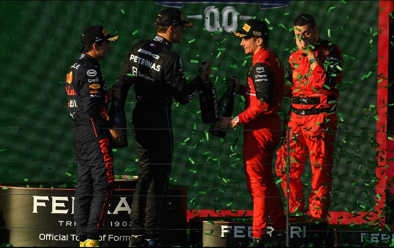 Checo parece mejor adaptado al nuevo auto que su compañero, su rendimiento es constante, de continuar así, se convertirá en un aspirante legítimo al título. EFE / J. Ross