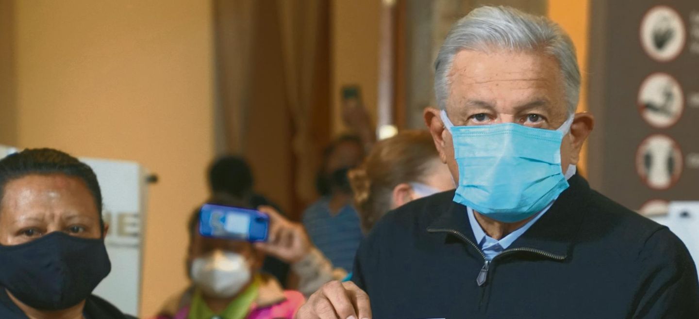 DE LOS PRIMEROS en anular su voto. El Presidente Andrés Manuel López Obrador (AMLO) acudió a la consulta de revocación de mandato, pero en su boleta decidió escribir el mensaje “¡Viva Zapata!”, por lo cual su participación no contó. Especial