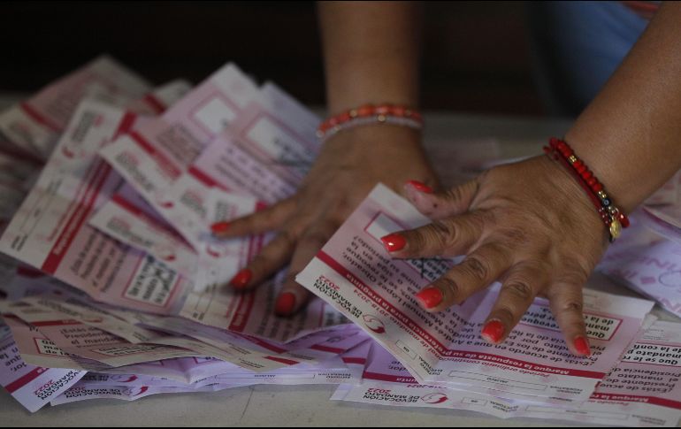 AMLO agradeció a la que gente salió a votar a pie, en lanchas, a caballo o como pudo. EFE / ARCHIVO