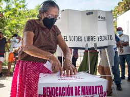 AMLO agrega que el INE pudo haber promovido mejor la consulta, pero se excusaron en que no había dinero. EFE / L. Villalobos