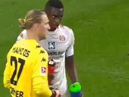 Moussa Niakhité, se volvió el centro de atención luego de que el árbitro detuviera un momento el juego para que él rompiera el ayuno. ESPECIAL