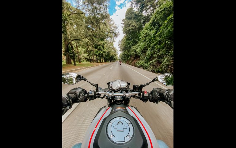 No olvides llevar tu licencia y seguro de accidentes / Photo by Mel Elias on Unsplash