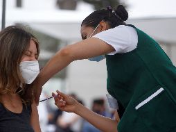 La noche de ayer lunes, Jalisco recibió 357 mil 100 dosis de vacunas contra el COVID, del laboratorio AstraZeneca. EFE / ARCHIVO