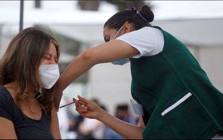 La noche de ayer lunes, Jalisco recibió 357 mil 100 dosis de vacunas contra el COVID, del laboratorio AstraZeneca. EFE / ARCHIVO