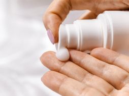 Usar protector solar es altamente recomendable, salgas o no de viaje. ESPECIAL