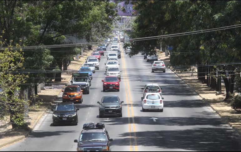 Al ser la salida con destino hacia playas de Nayarit, Puerto Vallarta, Mazatlán y otras más de Sinaloa, algunos de los automovilistas ya se les observa su parrilla llena con aditamentos para las costas. EL INFORMADOR / A. Camacho