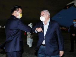 Joseph Wu, ministro taiwanés del exterior, recibe en Taipéi al senador Bob Menéndez. AP/Ministerio del Exterior de Taiwán