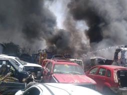 En el sitio se vieron afectados cerca de 100 vehículos en un área de 20 por 100 metros aproximadamente del predio que fungía como huesario. ESPECIAL