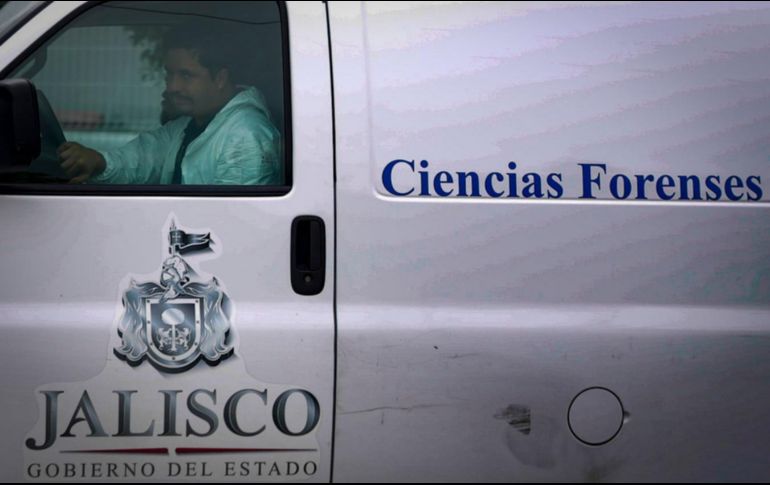 Los cuerpos son trasladados a la morgue por peritos del Ciencias Forenses, mientras que el agente del Ministerio Público realiza las indagatorias correspondientes. EL INFORMADOR / ARCHIVO