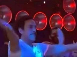 De acuerdo al material videográfico se muestra al mandatario Fayad bailando y cantando mientras la multitud corea y toma fotografías. ESPECIAL