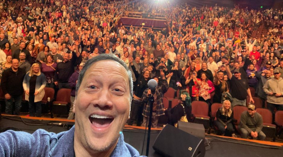 Patricia Maya, oriunda de Yucatán, y Schneider han estado juntos desde 2005. ESPECIAL/X /@RobSchneider