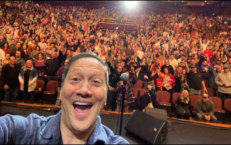 Patricia Maya, oriunda de Yucatán, y Schneider han estado juntos desde 2005. ESPECIAL/X /@RobSchneider