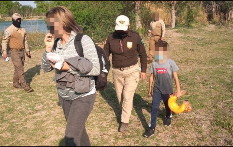 Entre el grupo de menores de edad, 14 mil 105 estaban acompañados de un adulto o tutor y tres mil 544 viajaban solos. TWITTER/@INAMI_mx