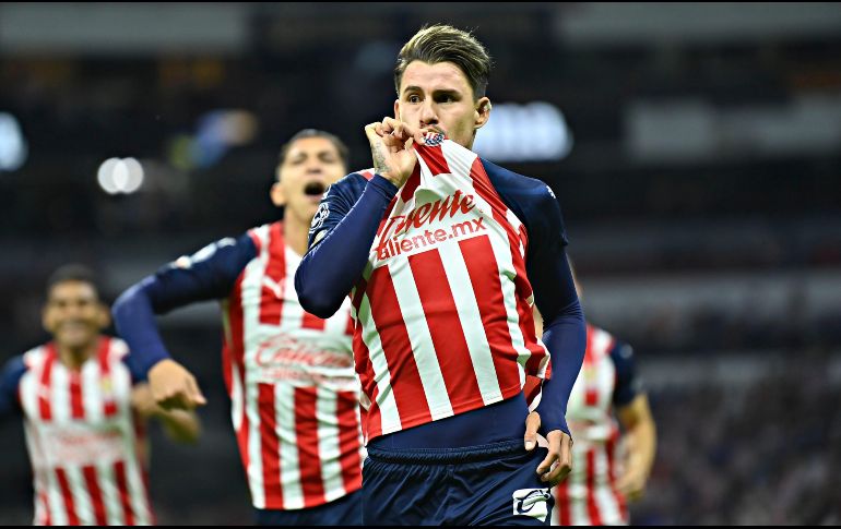 Un remate de 'Chicote' Calderón bastó para regresar a las Chivas a la zona de repechaje. IMAG07