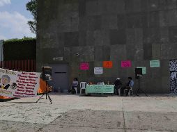Ciudadanos a favor de la reforma propuesta por AMLO se manifiestan a las afueras de la Cámara de Diputados. SUN/F. Rojas