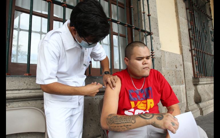 Celebran que la aplicación de vacunas anticovid se haya vuelto más accesible y sin tanto papeleo. EL INFORMADOR/A. Camacho