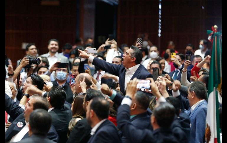 El presidente nacional del PRI, Alejandro Moreno, durante la sesión de este domingo. EFE/Cámara de Diputados