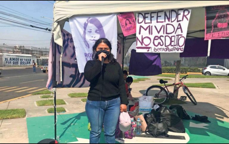 Roxana protesta frente a la sede del Poder Judicial de la Federación en Nezahualcóyotl para seguir en libertad. EL UNIVERSAL/Archivo
