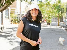 Karen Mora. La promotora de arte urbano lleva cinco años haciendo recorridos para que la gente descubra lo que “dicen” los muros de la urbe. EL INFORMADOR/A. Camacho