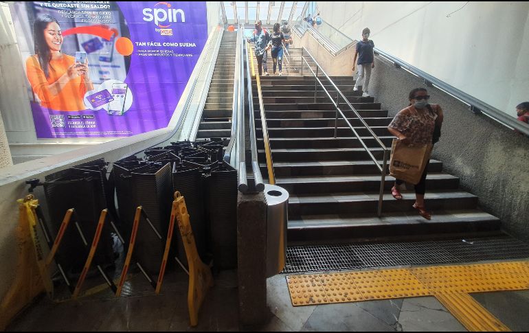 En la estación plaza Patria colocaron obstáculos para impedir que pasen los pasajeros; no hay fecha para la reparación. EL INFORMADOR/G. Gallo