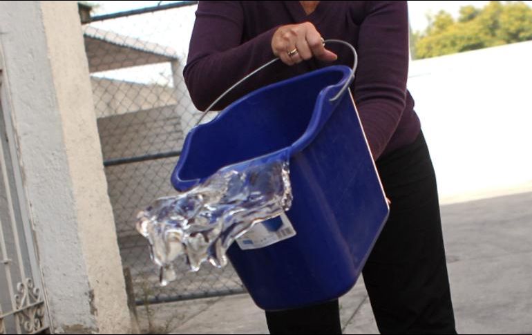 Desde el pasado jueves, cientos de colonias de la ZMG se quedaron sin agua debido a trabajos que realizó el Siapa. EL INFORMADOR / ARCHIVO