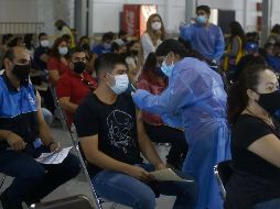 Adultos mayores y personal médico pueden acudir por su cuarta dosis de vacuna contra el COVID sin previa cita. EL INFORMADOR