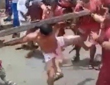 El actor que representaba a Jesucristo pateó a sus compañeros porque no soportó los azotes. ESPECIAL