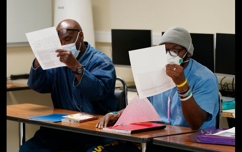 Los reclusos de la Prisión Estatal San Quentin pueden tomar clases de literatura, astronomía, gobierno estadounidense y precálculo para obtener un título de técnico superior universitario. AP/E. Risberg
