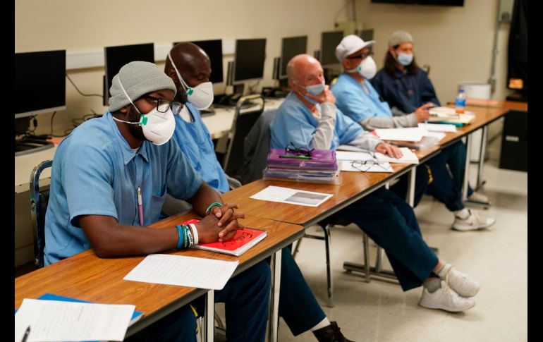 Los reclusos de la Prisión Estatal San Quentin pueden tomar clases de literatura, astronomía, gobierno estadounidense y precálculo para obtener un título de técnico superior universitario. AP/E. Risberg