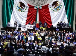 Mario Delgado, presidente de Morena, anunció que distribuiría carteles con nombres, fotos y partidos de los legisladores que votaron contra la reforma. SUN/D. Simón