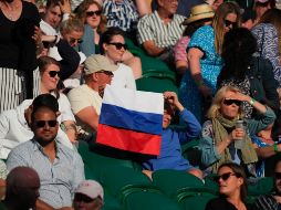 La ATP se ha distanciado de las decisiones anunciadas este día, y ha ofrecido su apoyo a los tenistas, que podrán seguir jugando en el resto de torneos del circuito bajo bandera neutral. AP / ARCHIVO