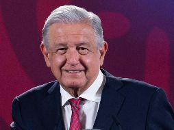 El Presidente López Obrador exhibe un mensaje que la senadora panista Lilly Téllez escribió en redes sociales contra de 