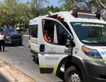 Elementos de la Policía de Guadalajara que se encontraban en la zona reportaron el percance y solicitaron la ambulancia, las dos policías heridas forman parte del Escuadrón Ateneas de la Policía estatal. ESPECIAL