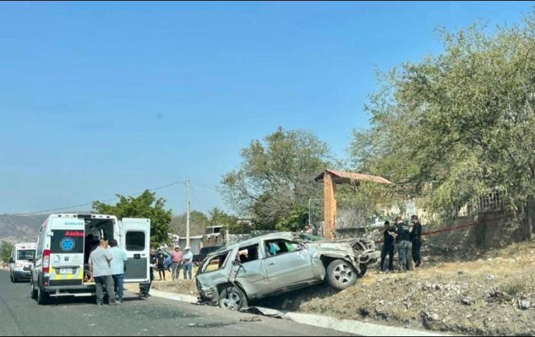 El accidente se registró la mañana de este viernes en el kilómetro 19 de la carretera Ayotlán–Degollado. ESPECIAL /