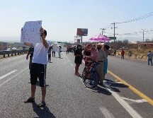Jorge Moreno vecino del fraccionamiento señaló la molestia general de todos los habitantes, ya que el agua no alcanza. ESPECIAL