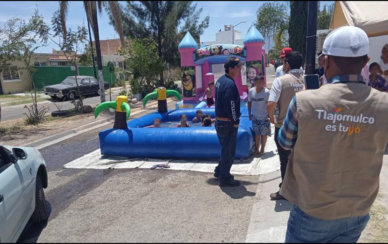 Por desperdiciar agua para llenar una alberca inflable, en algunos municipios te sancionan con miles de pesos. ESPECIAL
