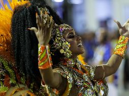 Las escuelas de samba en Río de Janeiro regresan la alegría al mundo. EFE/A. Lacerda
