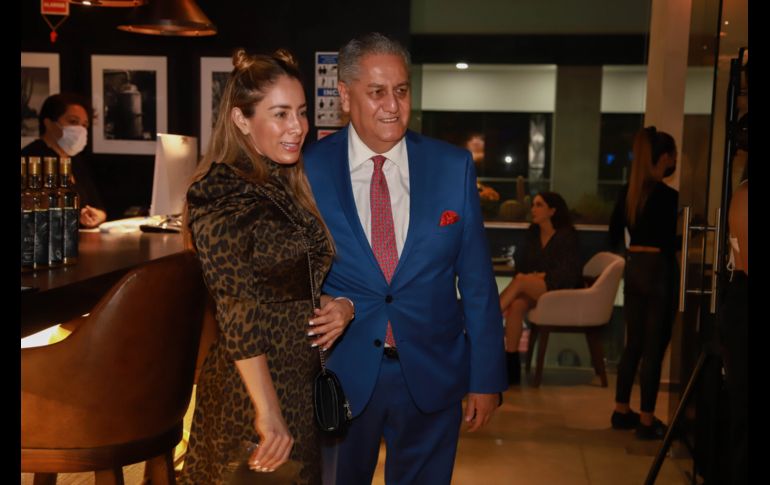 Julio César Chávez y Leslie Samora. GENTE BIEN JALISCO/TONY MARTÍNEZ