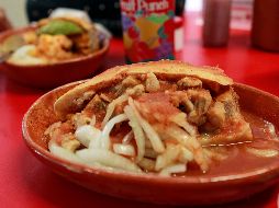 La torta ahogada es uno de los platillos característicos de Guadalajara. ESPECIAL