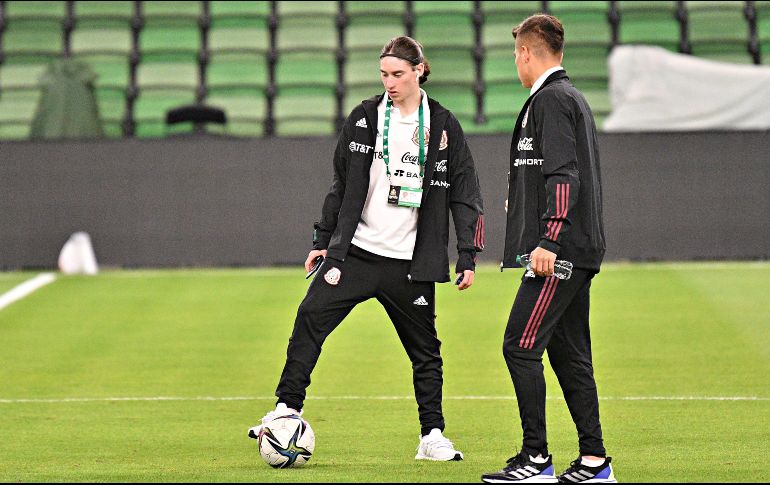Marcelo Flores salió a la banca del Arsenal, en un partido de Premier League, por lo que espera cumplir pronto el sueño de debutar con los 