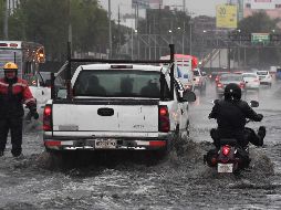 Debido a los encharcamientos, hubo reportes de autos varados. SUN/ARCHIVO