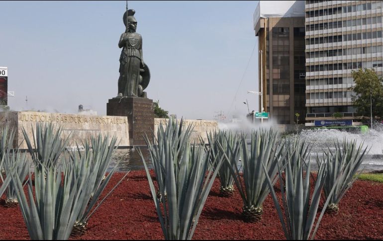 Como origen, tapatío solamente incluye a los nacidos en la Ciudad de Guadalajara, no así en Jalisco. Sin embargo, es una identidad que representa a todo México por su gastronomía, su cultura y su música. ESPECIAL