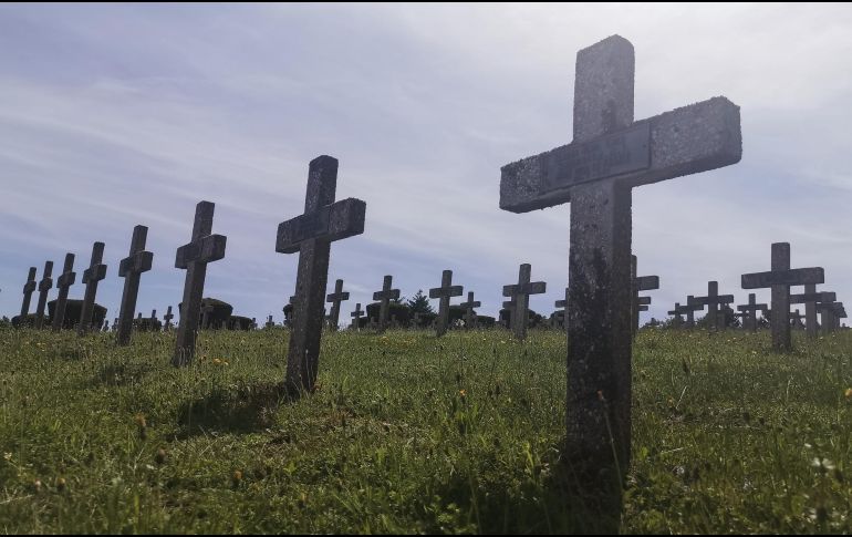 El cuerpo fue devuelto a su ataúd y éste se depositó en la tumba, la cual fue sellada por los propios familiares. ESPECIAL/Photo by Jametlene Reskp on Unsplash