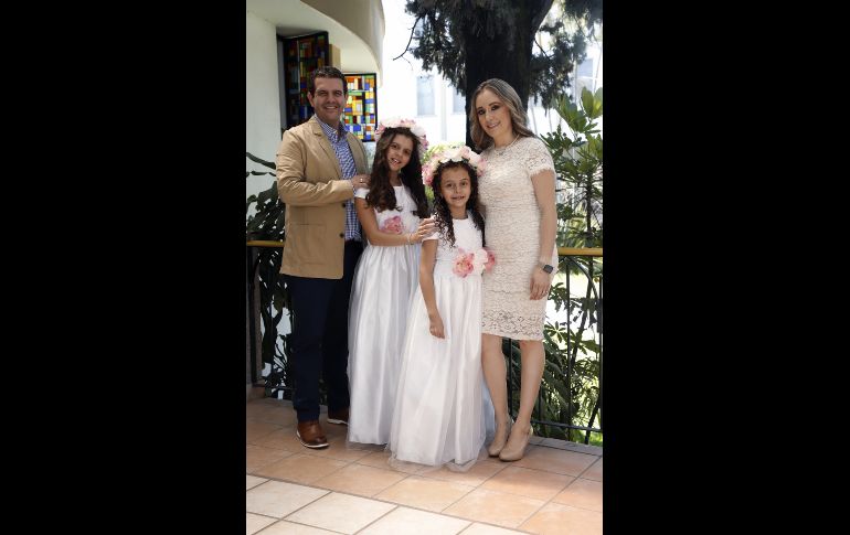 Mauricio Pérez, Montserrat y Natalia Pérez Lupián con Marilú Lupián Morfín. GENTE BIEN JALISO/Claudio Jimeno