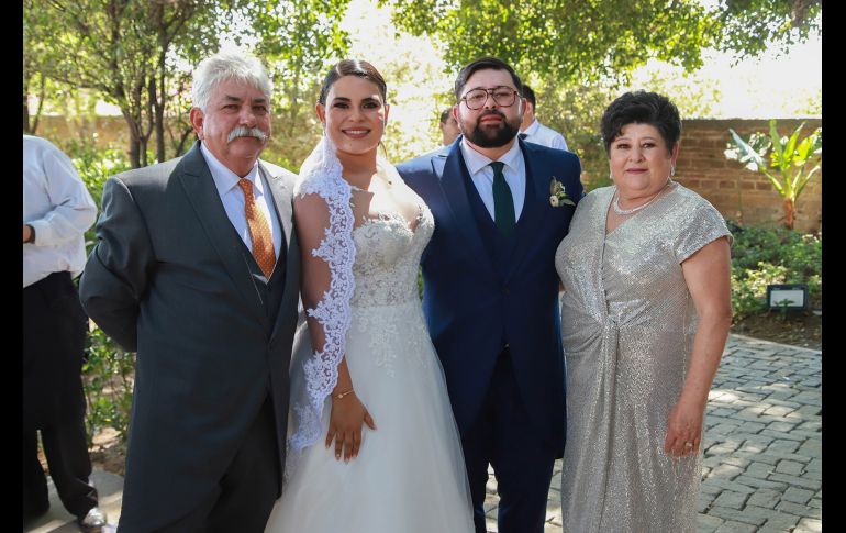 Pedro Medina, Claudia Elizabeth Gutiérrez, Pedro Medina y Yolanda Gómez. GENTE BIEN JALISCO/Tony Martinez